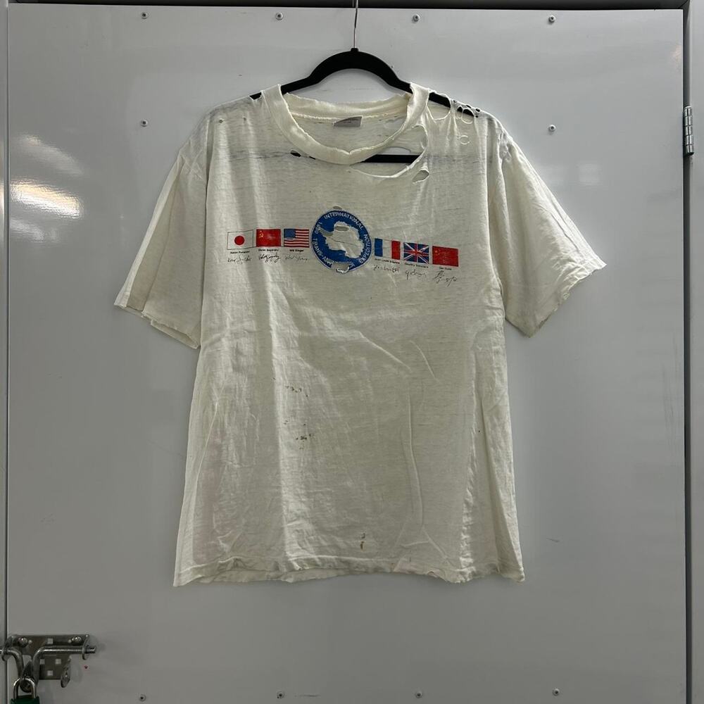 VTG 90s Distressed Antarctica Expedition T-shirt